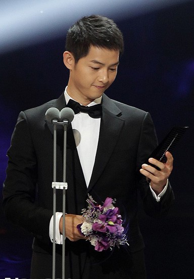 Khán giả phấn khích khi Song Joong Ki nói nhớ Song Hye Kyo - ảnh 6