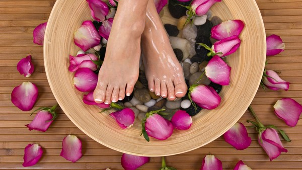 Thực hiện 6 điều này trước khi đi ngủ để thức dậy xinh đẹp hơn - ảnh 1