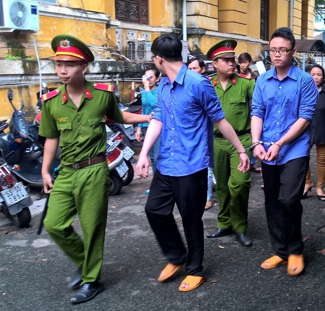 Rủ bạn về nhà trộm két sắt chứa đầy vàng, tiền của cha, mẹ - ảnh 1