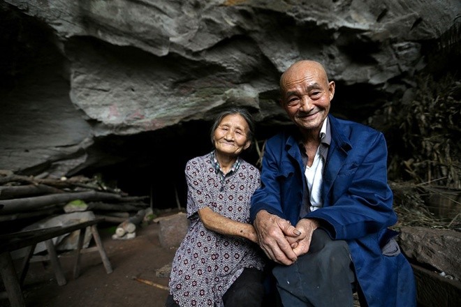 Vợ chồng sinh sống, nuôi con trong hang động 54 năm - ảnh 1