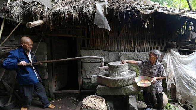 Vợ chồng sinh sống, nuôi con trong hang động 54 năm - ảnh 3
