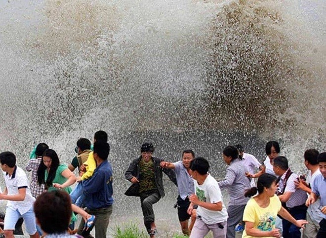 Sóng 'thủy quái' trên sông Tiền Đường - ảnh 7