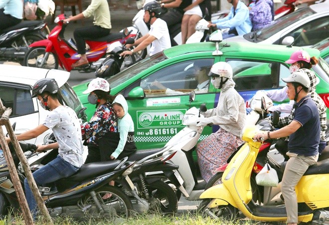 Hà Nội, những nẻo đường 'xe nhúc nhích' - ảnh 11