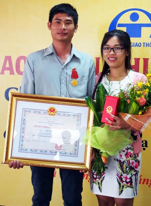Trao Huân chương Dũng cảm cho 'người hùng trên đèo Bảo Lộc' - ảnh 1