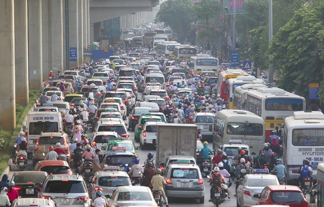 Hà Nội, những nẻo đường 'xe nhúc nhích' - ảnh 2