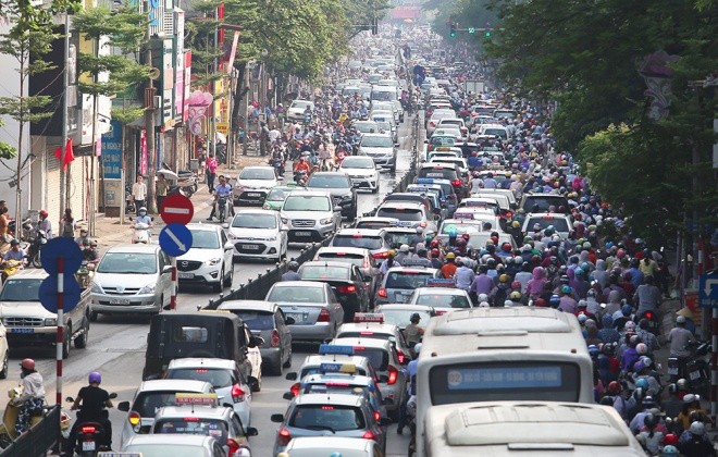 Hà Nội, những nẻo đường 'xe nhúc nhích' - ảnh 9