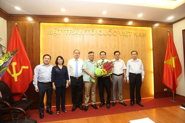 Ông Nguyễn Thiện Nhân trao Quyết định bổ nhiệm Tổng biên tập Tạp chí Mặt trận - ảnh 2