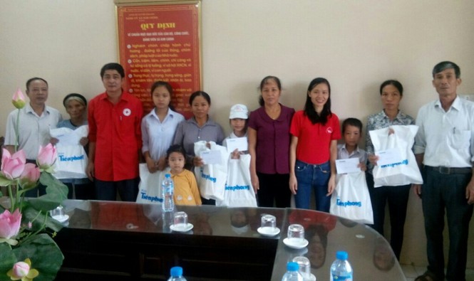 Trao quà từ thiện cho gia đình đặc biệt khó khăn ở Ninh Bình - ảnh 2