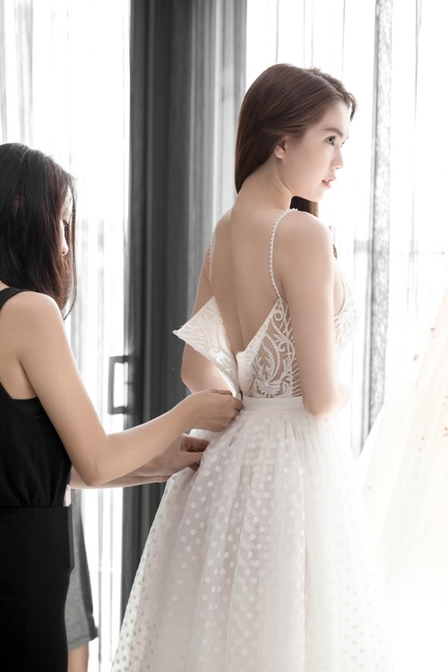 Ngọc Trinh diện váy xuyên thấu dự sự kiện điện ảnh - ảnh 1