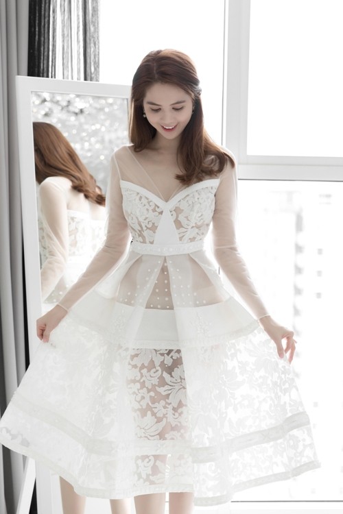 Ngọc Trinh diện váy xuyên thấu dự sự kiện điện ảnh - ảnh 6