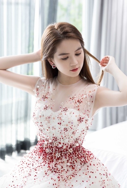 Ngọc Trinh diện váy xuyên thấu dự sự kiện điện ảnh - ảnh 8