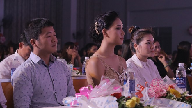 Người đẹp HHVN làm Giám khảo 'Duyên dáng học đường' - ảnh 1