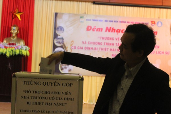 Ấm tình đêm nhạc “Thương về miền Trung” của sinh viên Huế - ảnh 3
