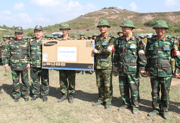 Cận cảnh bộ binh, không quân Việt Nam bắn chiến đấu - ảnh 10