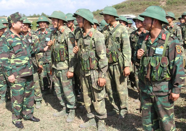 Cận cảnh bộ binh, không quân Việt Nam bắn chiến đấu - ảnh 1
