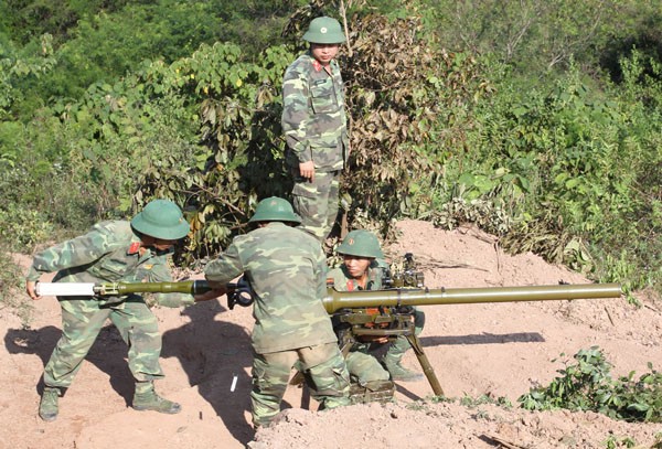 Cận cảnh bộ binh, không quân Việt Nam bắn chiến đấu - ảnh 6