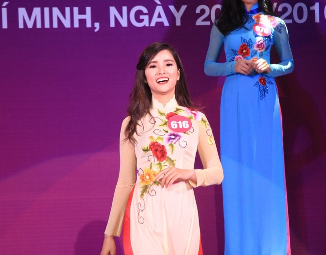 nữ sinh viên việt nam duyên dáng - ảnh 1