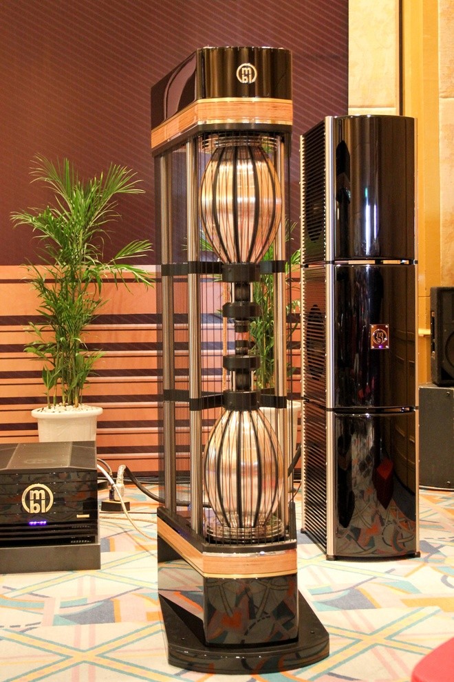 Mục kích bộ loa nặng 1,6 tấn tại Hà Nội - ảnh 3
