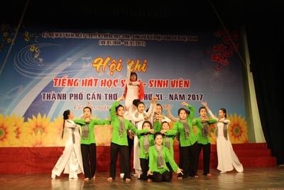 Khai mạc Hội thi Tiếng hát HSSV thành phố Cần Thơ - ảnh 1
