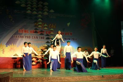 Khai mạc Hội thi Tiếng hát HSSV thành phố Cần Thơ - ảnh 4