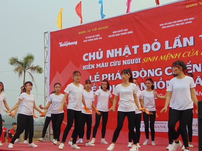 Chủ Nhật Đỏ 2017, Báo Tiền Phong - ảnh 4