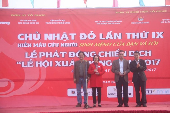 Chủ Nhật Đỏ 2017, Báo Tiền Phong - ảnh 1
