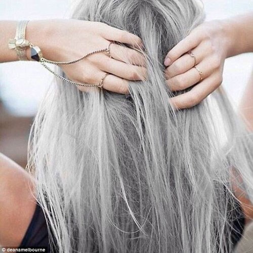 Nhìn vị trí tóc bạc sớm đoán nhiều bệnh nan y - ảnh 1