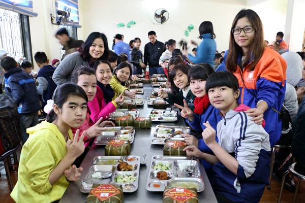 1.000 'tấm bánh nghĩa tình' ấm lòng người khó khăn - ảnh 11