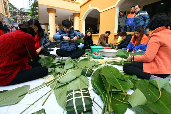 1.000 'tấm bánh nghĩa tình' ấm lòng người khó khăn - ảnh 2