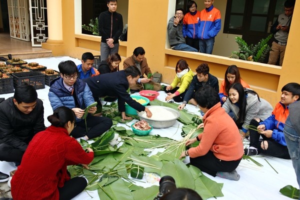 1.000 'tấm bánh nghĩa tình' ấm lòng người khó khăn - ảnh 3
