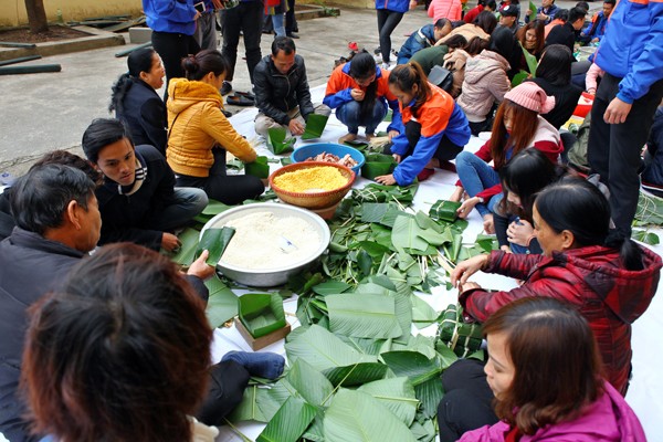 1.000 'tấm bánh nghĩa tình' ấm lòng người khó khăn - ảnh 4
