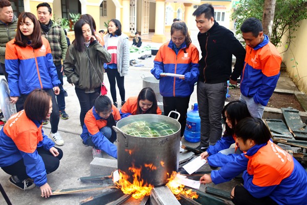 1.000 'tấm bánh nghĩa tình' ấm lòng người khó khăn - ảnh 9