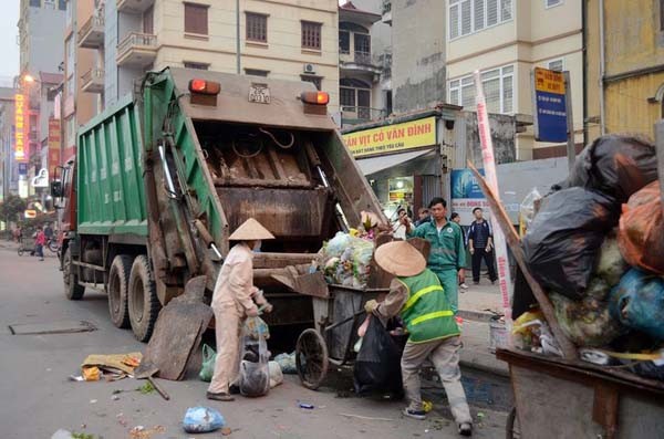 Trên 7.000 công nhân vệ sinh làm việc qua đêm giao thừa - ảnh 1