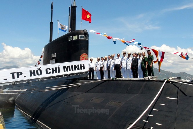 Toàn cảnh 6 tàu ngầm kilo đã về Cam Ranh - ảnh 4