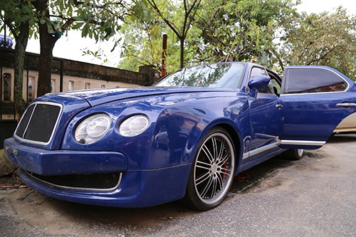 Xe Bentley vô chủ được đấu giá 1,6 tỷ đồng - ảnh 1