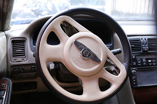 Xe Bentley vô chủ được đấu giá 1,6 tỷ đồng - ảnh 2