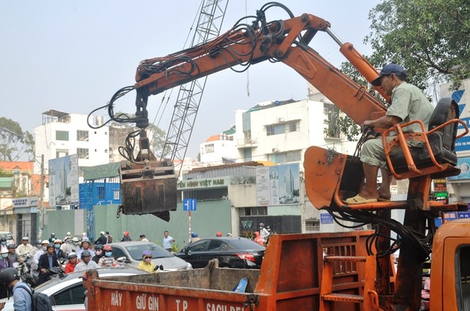 Đập tường, bứng cây cạnh tòa nhà Bộ Công thương - ảnh 5