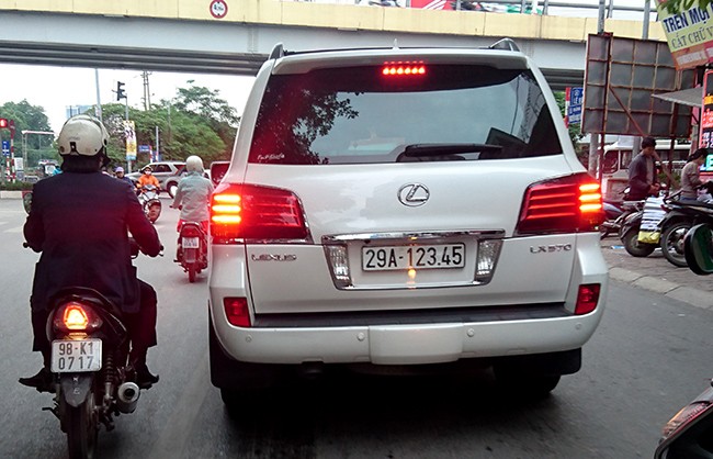 Tận thấy những biển số ô tô siêu đẹp trên đường phố Hà thành - ảnh 2