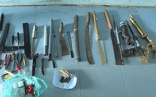 Nhóm thanh niên ngáo đá, sở hữu kho 'hàng nóng' - ảnh 1