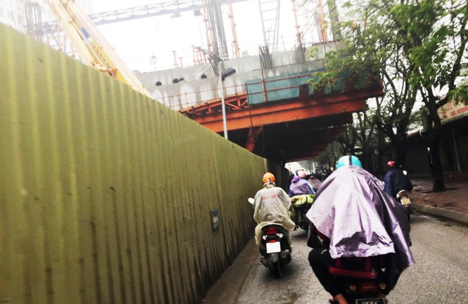 Biển báo gây sợ hãi tại dự án metro Nhổn – Ga Hà Nội - ảnh 5