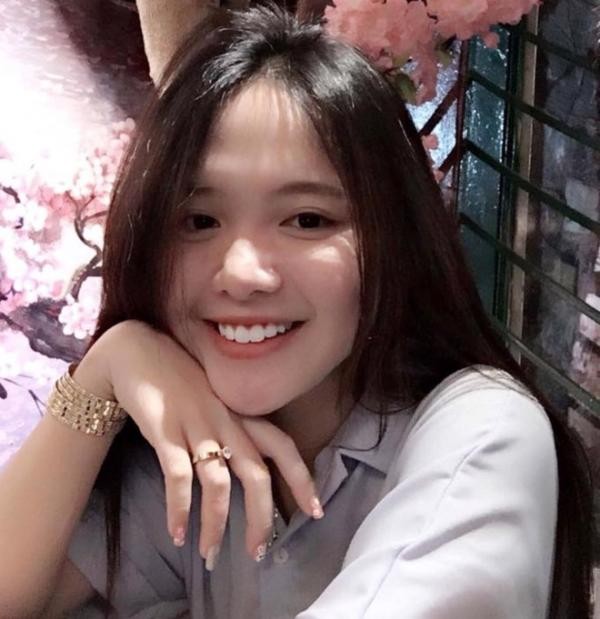 Đây chính là cô gái Sài Gòn có nụ cười tỏa nắng, gợi cảm ở sân bóng - ảnh 3
