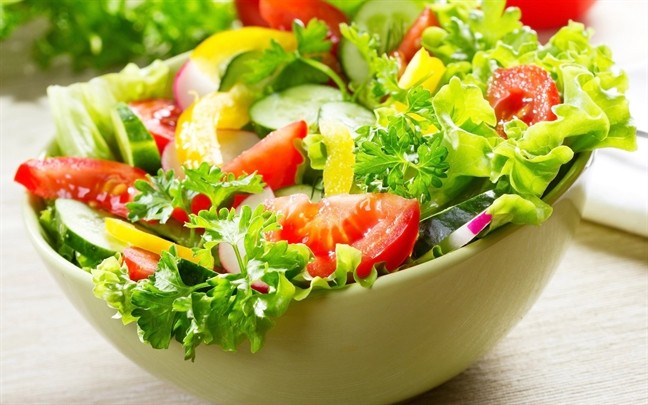 6 loại thực phẩm không nên ăn khi đi du lịch - ảnh 2