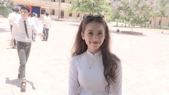 Nữ sinh hút hồn dân mạng với khoảnh khắc tỏa sáng tại lễ bế giảng - ảnh 2