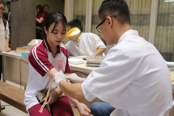 Đà Nẵng tiếp nhận thêm 400 đơn vị máu từ sinh viên - ảnh 1