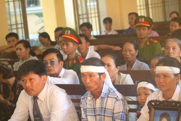 Nước mắt ân hận của người chồng vung dao đoạt mạng vợ - ảnh 1