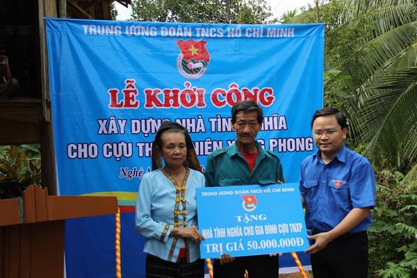 Trung ương đoàn trao nhà tình nghĩa cho cựu TNXP - ảnh 9