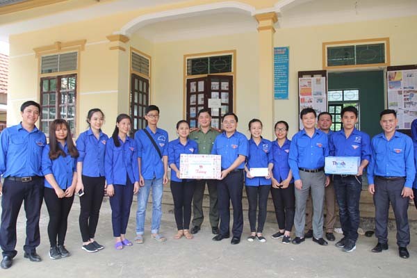 Trung ương đoàn trao nhà tình nghĩa cho cựu TNXP - ảnh 3
