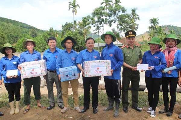 Trung ương đoàn trao nhà tình nghĩa cho cựu TNXP - ảnh 4
