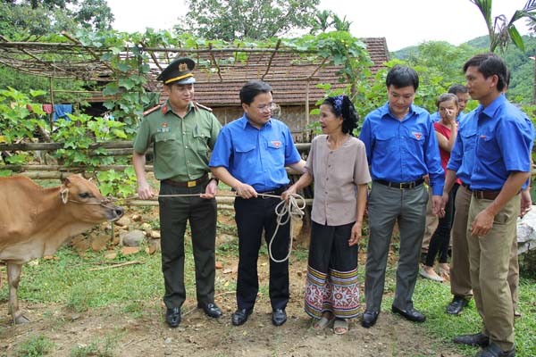 Trung ương đoàn trao nhà tình nghĩa cho cựu TNXP - ảnh 7