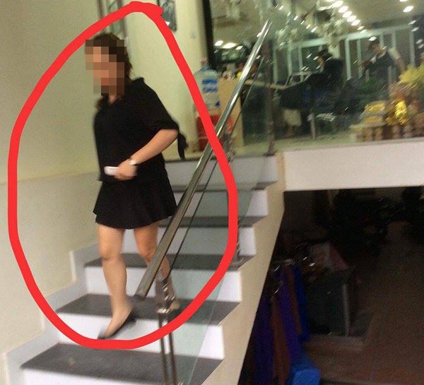 Bóc mẽ cô gái trẻ rửa chân trong xô trà đá xong rót bán cho hàng loạt khách - ảnh 7